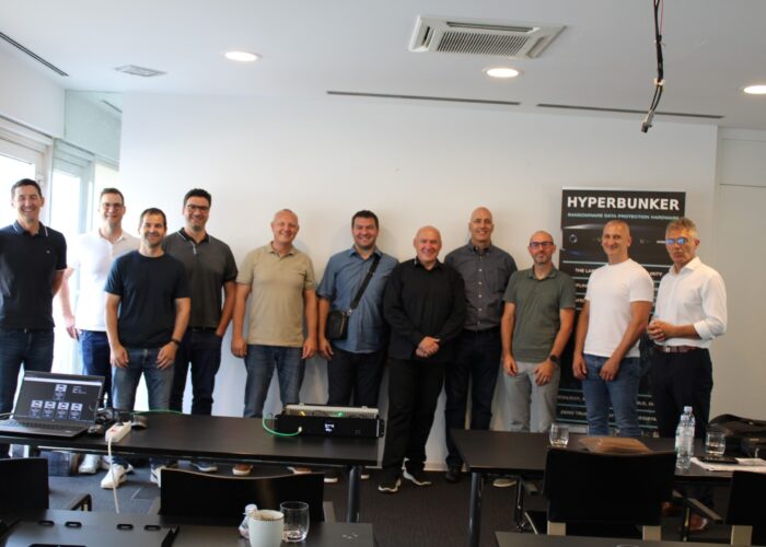 HyperBUNKER-staff